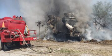 Fuego arrasa con pastizal