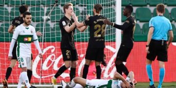 De Jong y Riqui Puig le dan al Barcelona una victoria sin brillo ante el Elche