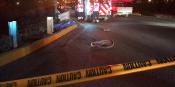 Muere ciclista al ser arrollado por auto