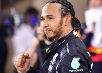 Lewis Hamilton habría sido bloqueado por Daimler; inicia el 2021 sin contrato