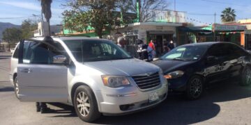 Aparatoso choque causó empleado