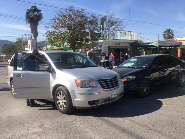 Aparatoso choque causó empleado