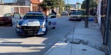 Encuentran muerto a anciano en banqueta