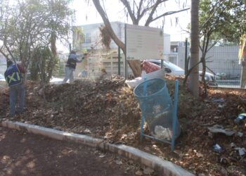 Continúan labores de mantenimiento en espacios públicos deportivos