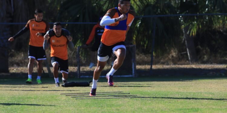 Tras debut triunfal, Correcaminos reinicia preparación