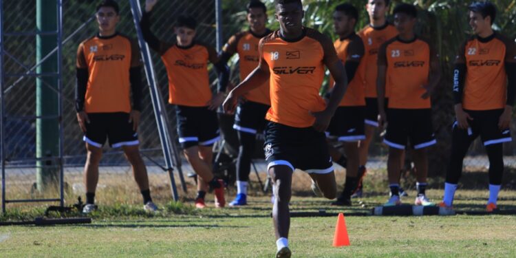 Tras debut triunfal, Correcaminos reinicia preparación