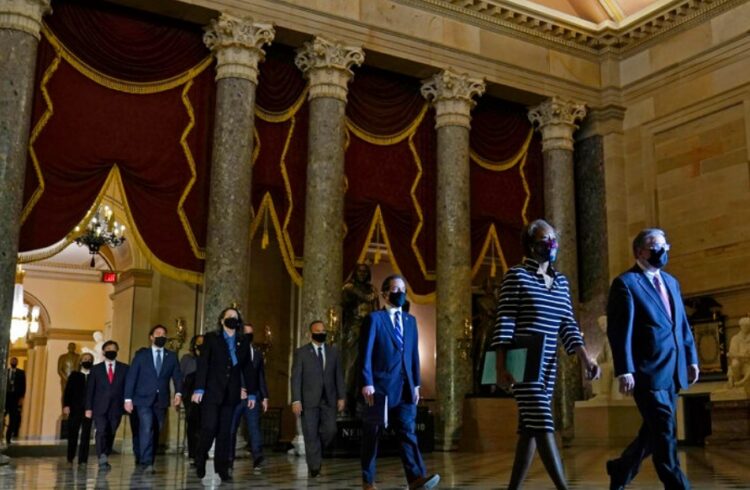 Juicio político de Donald Trump pasa al Senado