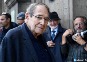 Muere Robert Hossein emblemático actor del teatro francés