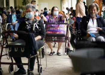 Florida rechaza rumores de que turistas arriben por vacunas