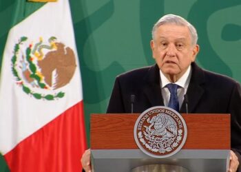 AMLO se lanza contra Zuckerberg tras bloquear a Trump