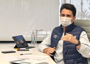 Se reúne Carlos Fernández con equipo INDE