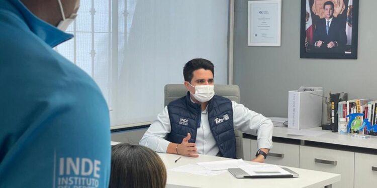 Se reúne Carlos Fernández con equipo INDE