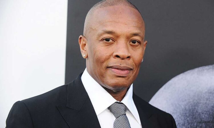 Dr. Dre salió del hospital y volvió a trabajar