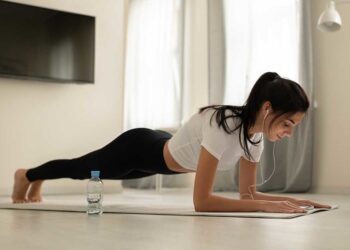 Claves para mantenerte en forma en casa con el Yoga