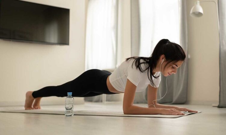 Claves para mantenerte en forma en casa con el Yoga