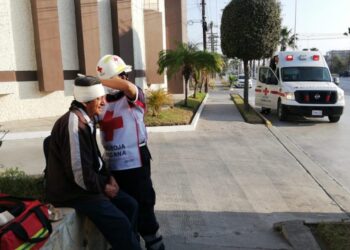 Guardia se lesiona la cabeza al sufrir caída