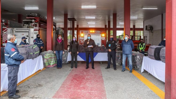 Entregan a Protección Civil 400 cobijas  para personas vulnerables