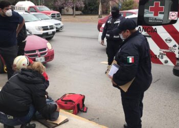 Auto arrolla a madre e hijo en Bulevar López Mateos