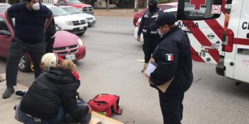 Auto arrolla a madre e hijo en Bulevar López Mateos