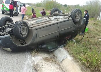 Dos heridas al volcar vehículo en ruta Aldama-SLM