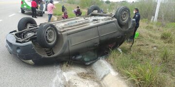 Dos heridas al volcar vehículo en ruta Aldama-SLM