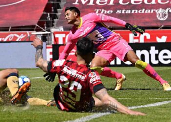 Toluca supera a Pumas con gol agónico y polémica arbitral