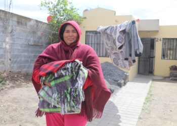 Continúa Gobierno de Matamoros entregado cobijas a familias humildes 