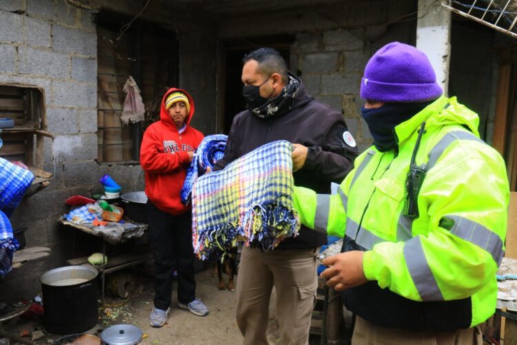 Apoya alcaldesa Pilar Gómez a familias vulnerables de Victoria