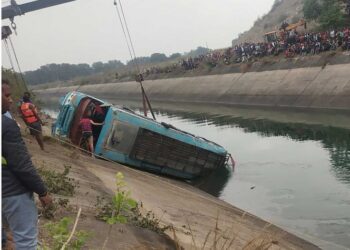 Accidente de autobús en India deja al menos 39 muertos