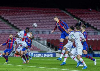 PSG golea 4-1 en su casa al Barcelona