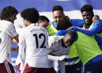 El Arsenal triunfa en casa del Leicester City