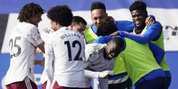 El Arsenal triunfa en casa del Leicester City