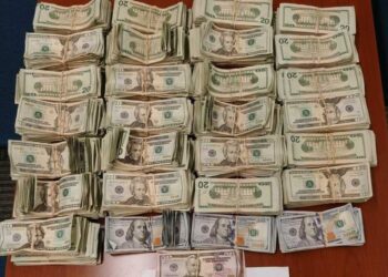 Confiscan 140 mil dólares no reportados al fisco de EU