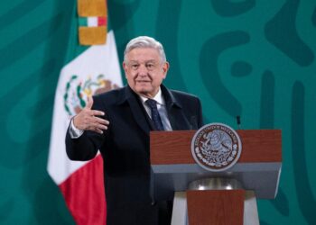 Prevé AMLO se restablezca servicio eléctrico en todo el país en 2 días