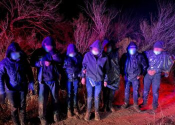 Rescatan a 40 indocumentados de onda gélida en Texas