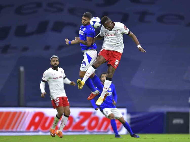 Cruz Azul se impone 3-2 a Diablos del Toluca en el Azteca