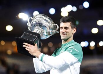 Djokovic se corona en Australia por novena ocasión