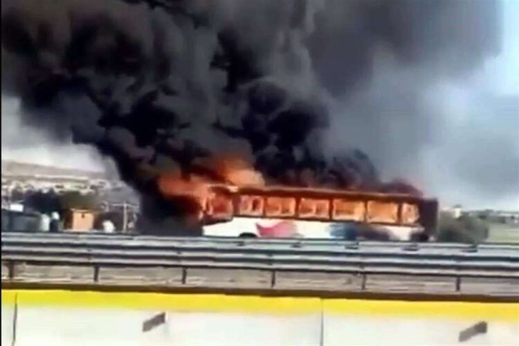 Arde autobús de pasajeros en la México-Pachuca
