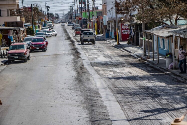 Activa Gobierno de Matamoros pavimentación en la calle Camino Real