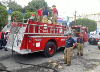 Explosión en casa deja dos personas lesionadas