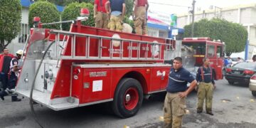 Explosión en casa deja dos personas lesionadas