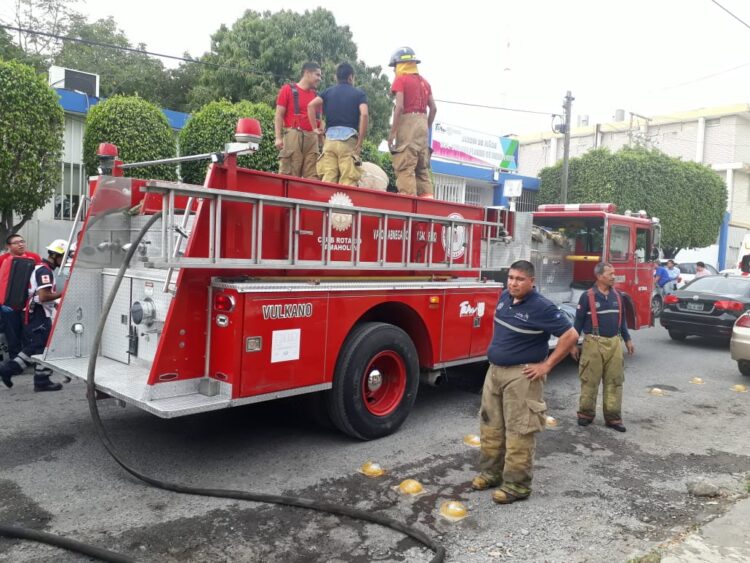 Explosión en casa deja dos personas lesionadas