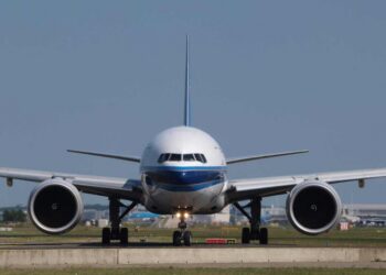 Boeing 777 realiza aterrizaje de emergencia en Moscú