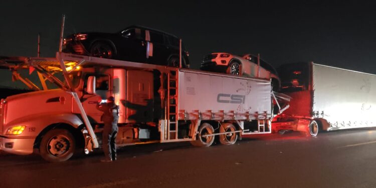 Muere al estrellar auto con trailer en ruta Victoria-San Luis Potosí