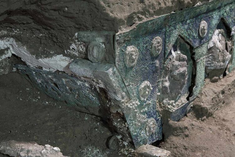 Descubren en Pompeya un carro ceremonial casi intacto