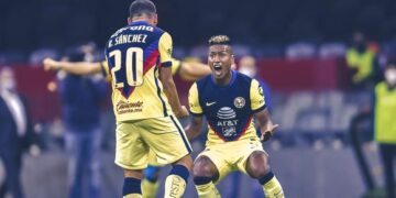 América derrota 2-0 a Pachuca en el Estadio Azteca