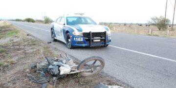 Estudiante herido al derrapar su motocicleta