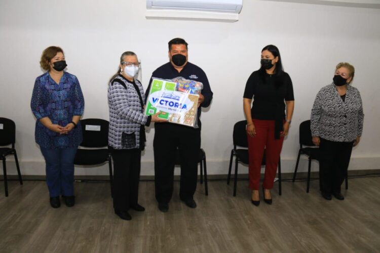 Entrega Gobierno de Victoria apoyos al sector educativo