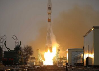 Rusia lanza satélite para vigilar el Ártico