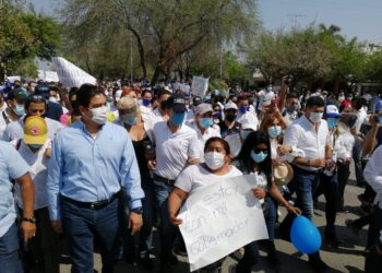 En pandemia marchan burócratas y panistas en apoyo al gobernador Cabeza de Vaca